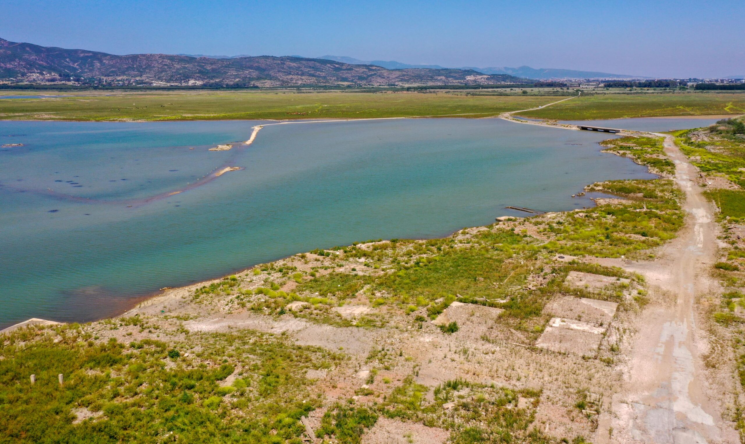 Düzensiz yağışlar İzmir'deki barajların bazılarını doldurdu bazıları boş kaldı