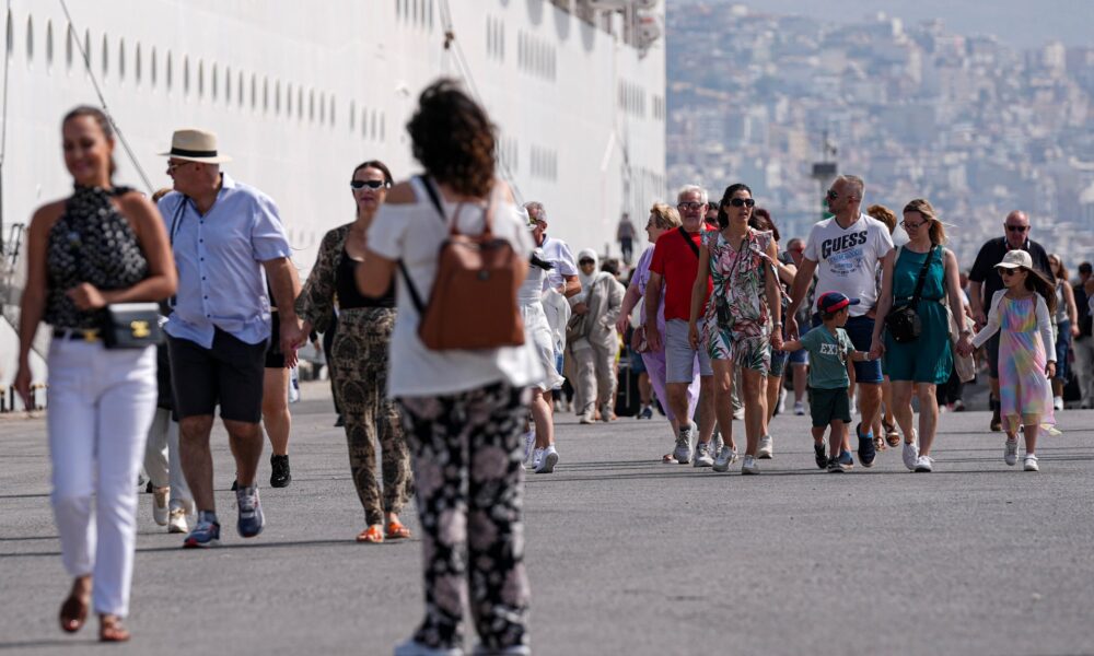 İzmir'e kruvaziyer 3 bin 641 yolcu getirdi