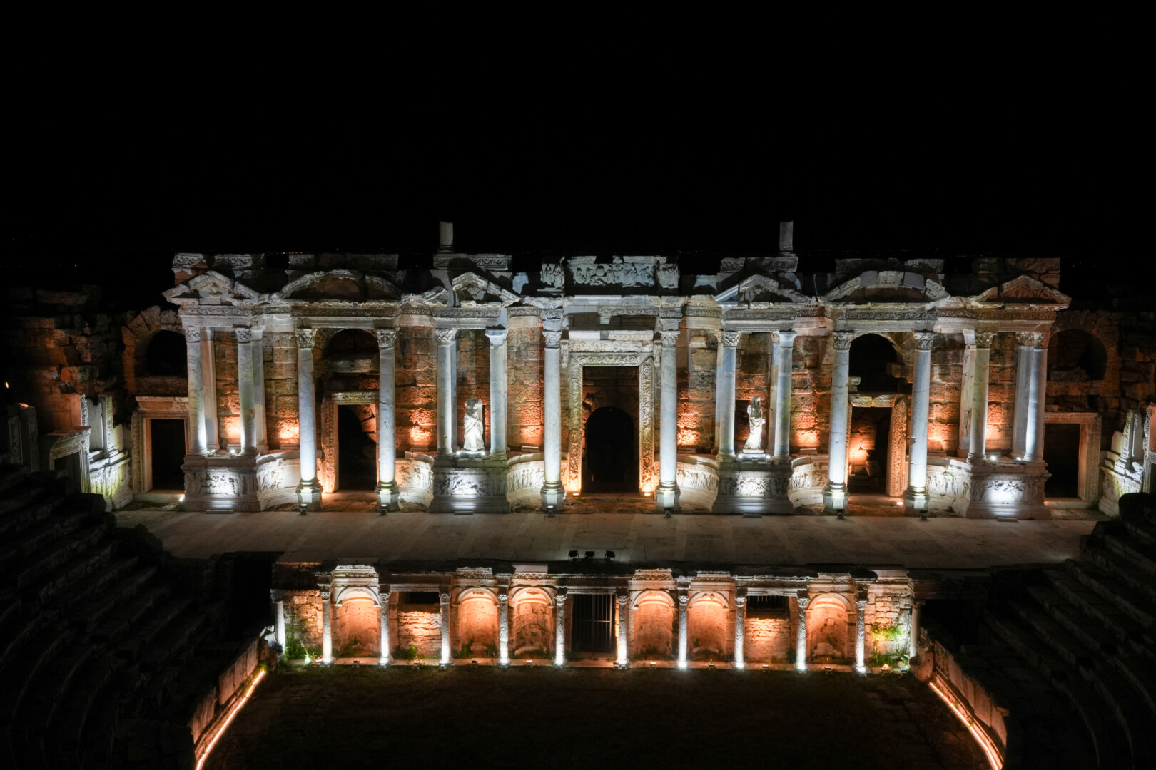 Pamukkale'de turizmciler 3 milyon ziyaretçi hedefinin gece müzeciliğiyle aşılacağını düşünüyor