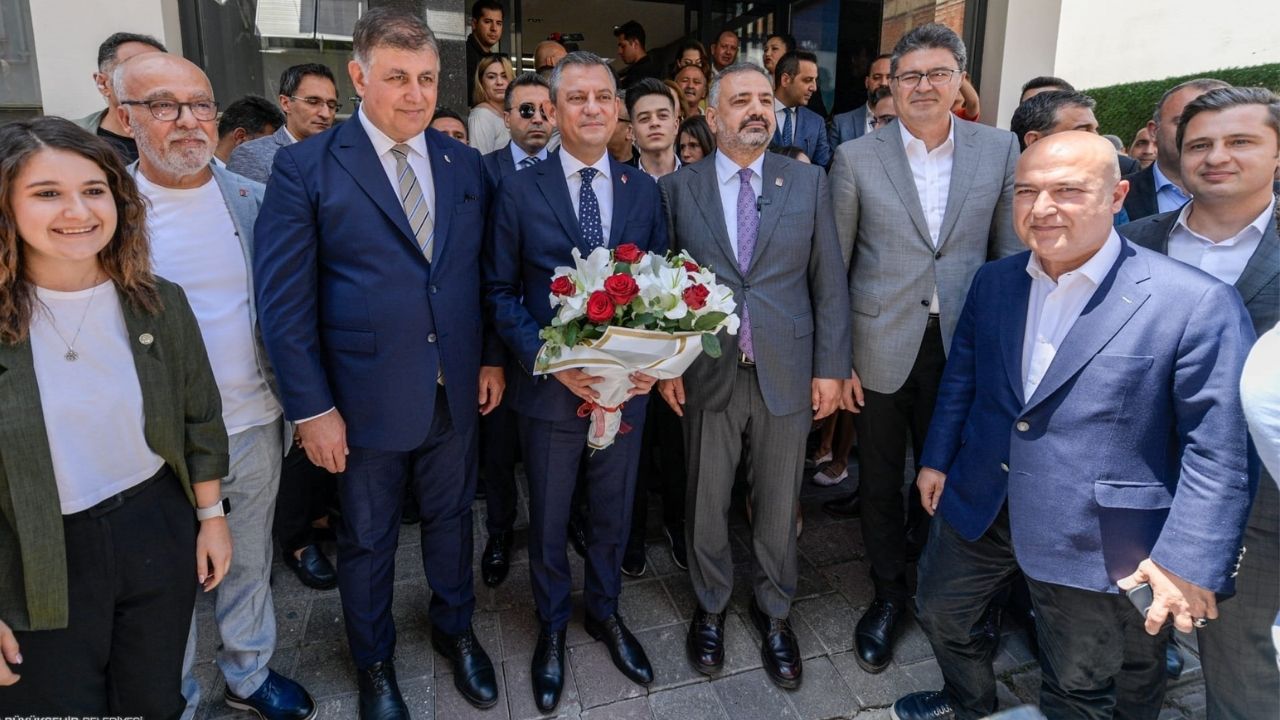 CHP Genel Başkanı Özgür Özel İzmir'de