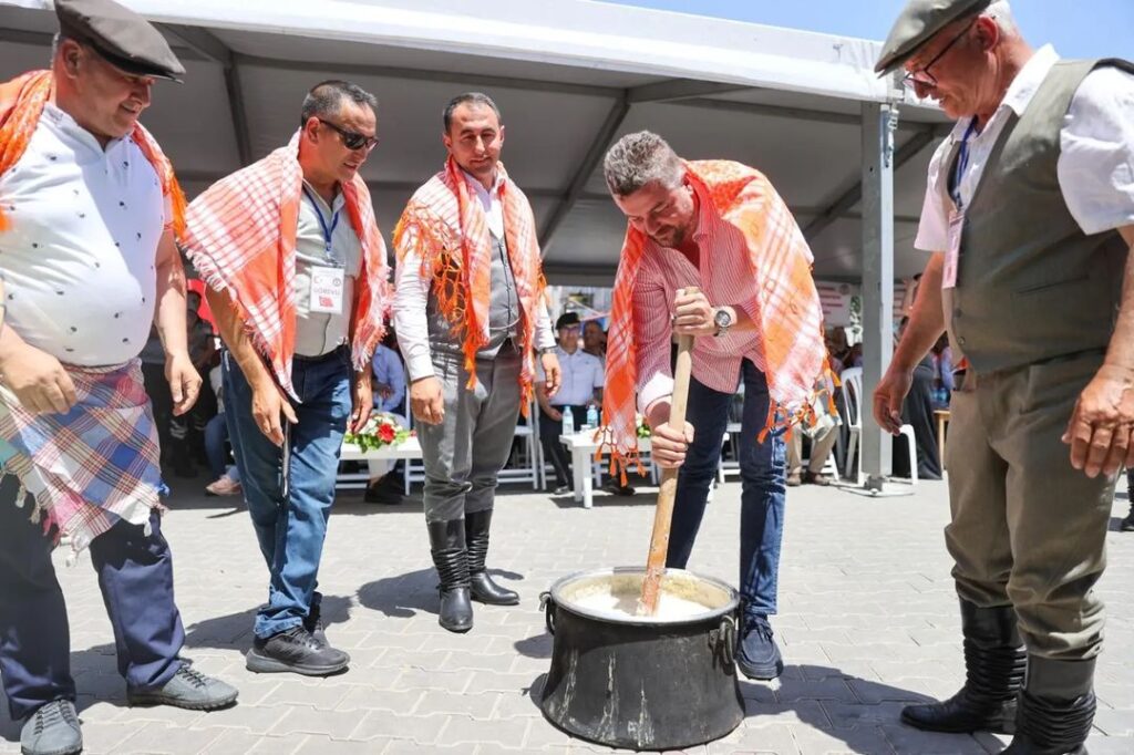 buca belediyesi kiraz festivali