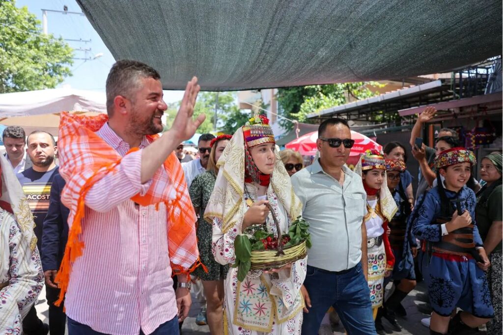 buca belediyesi kiraz festivali