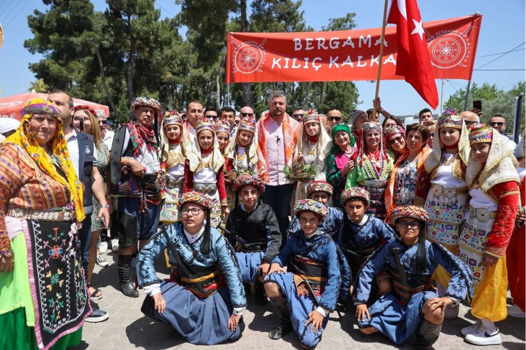 buca belediyesi kiraz festivali