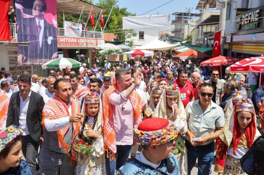 buca belediyesi kiraz festivali