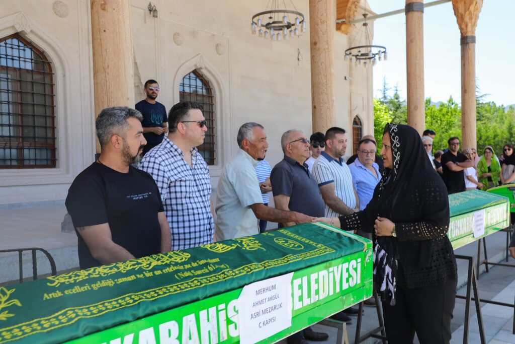 Afyonkarahisar Belediye Başkanı Burcu Köksal'da Cenazeye Katıldı