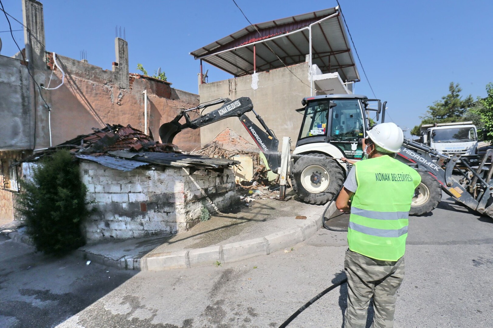 konak metruk binalar yıkılıyor