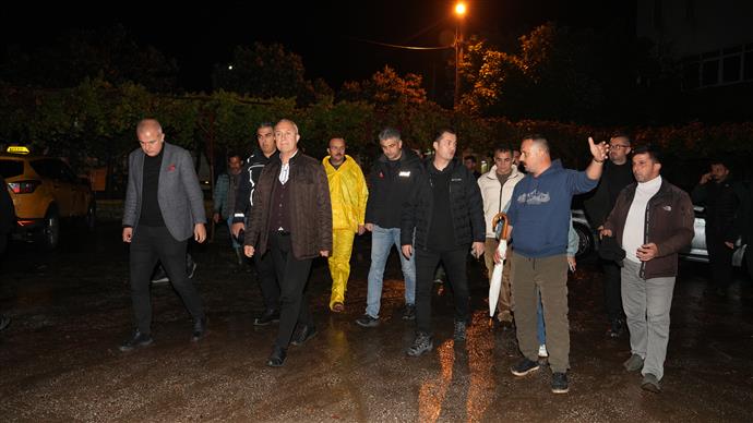 BAŞKAN ÖZÇELİK SAHADA İNCELEMELERDE BULUNDU